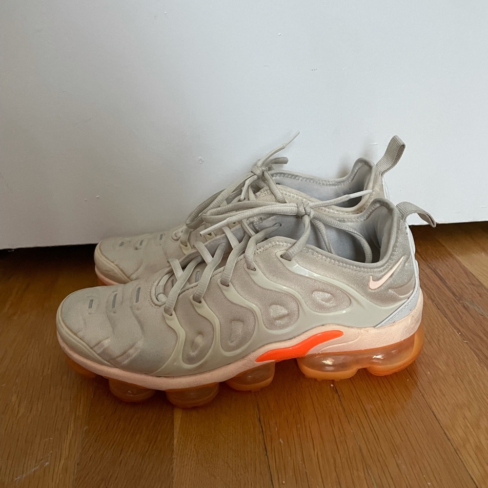 Nike Women's Sneakers Beige with Orange Accents